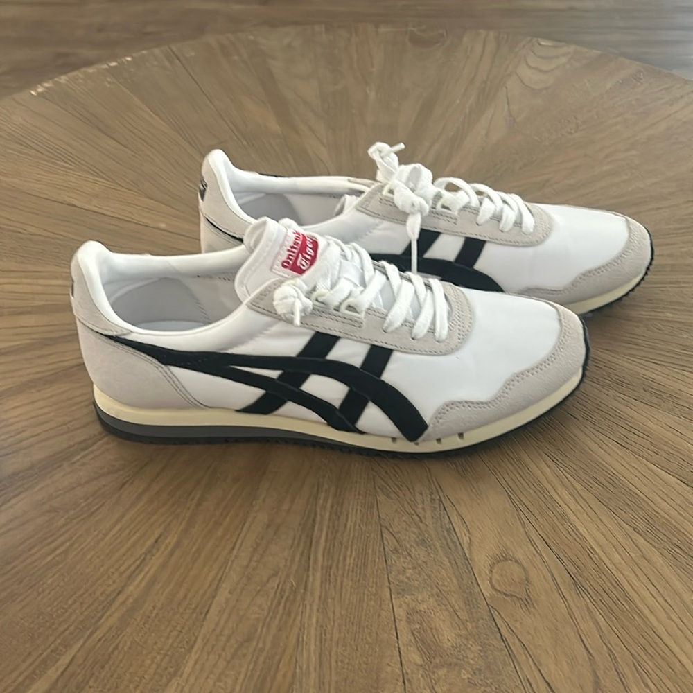 Brand New, never been worn. US size 9 1/2.